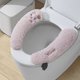 thumbnail image 4 of Funda para el asiento del váter | Cojín adhesivo de poliéster mullido para cuatro estaciones | Asiento de inodoro lavable engrosado | Instalación suave, cálida y fácil | Azul cielo, morado, blanco |, 4 of 6