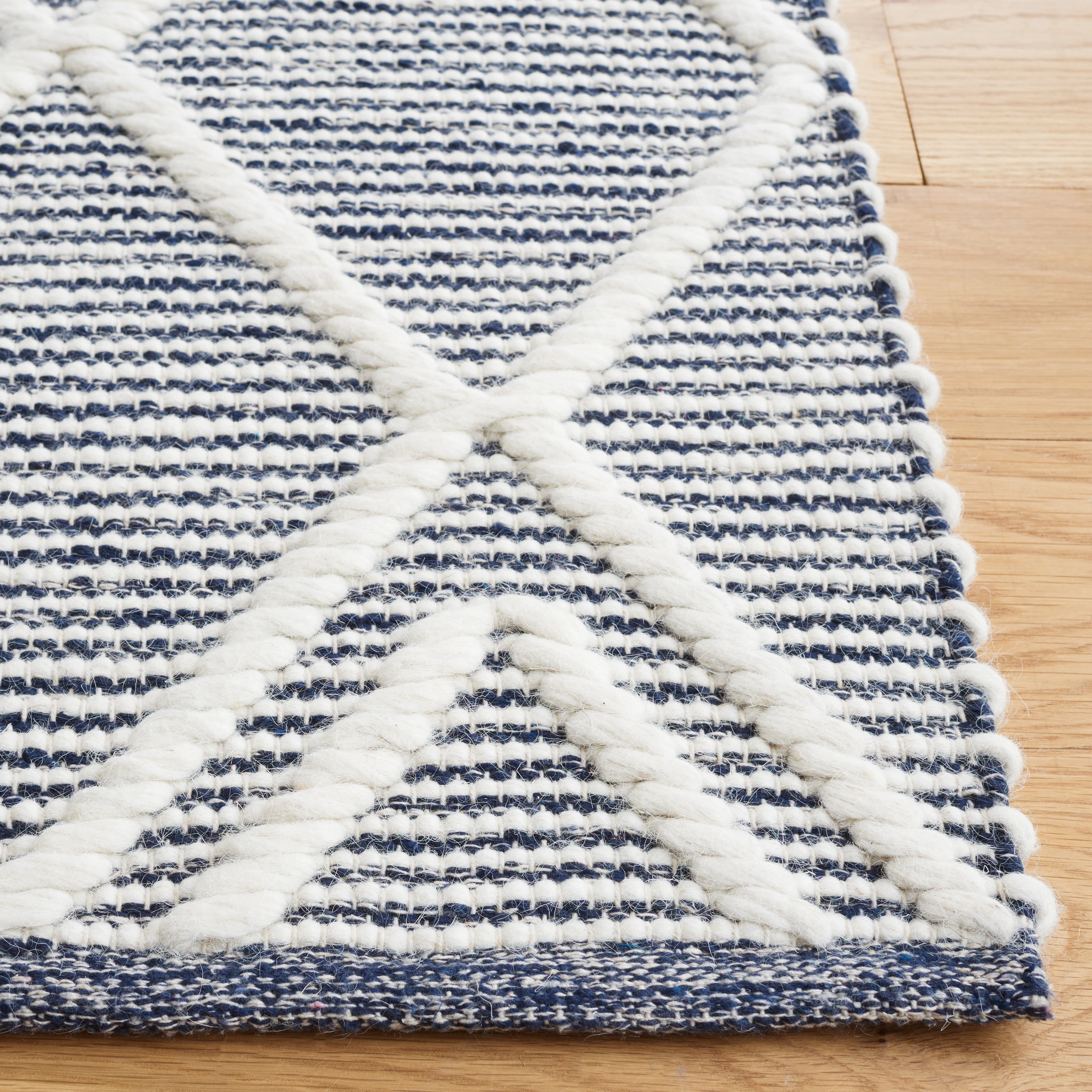SAFAVIEH Natura Natasha Geometric Area Rug, Navy/Ivory, 6' x 6' Square