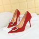 thumbnail image 5 of Zapatos de tacón alto de moda para banquetes con tacones finos, de boca poco profunda, puntiagudos, de satén, con botones de diamantes de imitación de metal para mujeres, 5 of 5