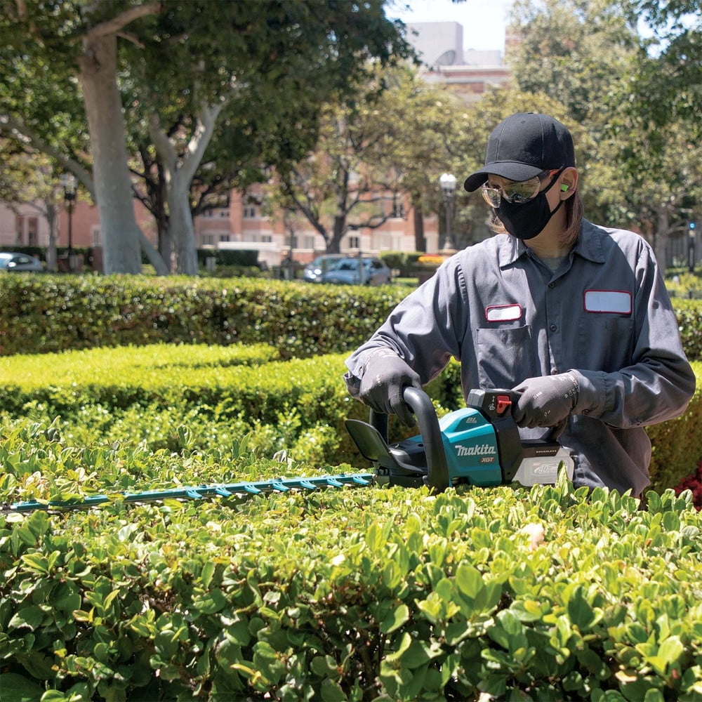 Makita GHU02Z 40V max XGT Brushless Lithium-Ion 24 in. Cordless Hedge Trimmer (Tool Only)