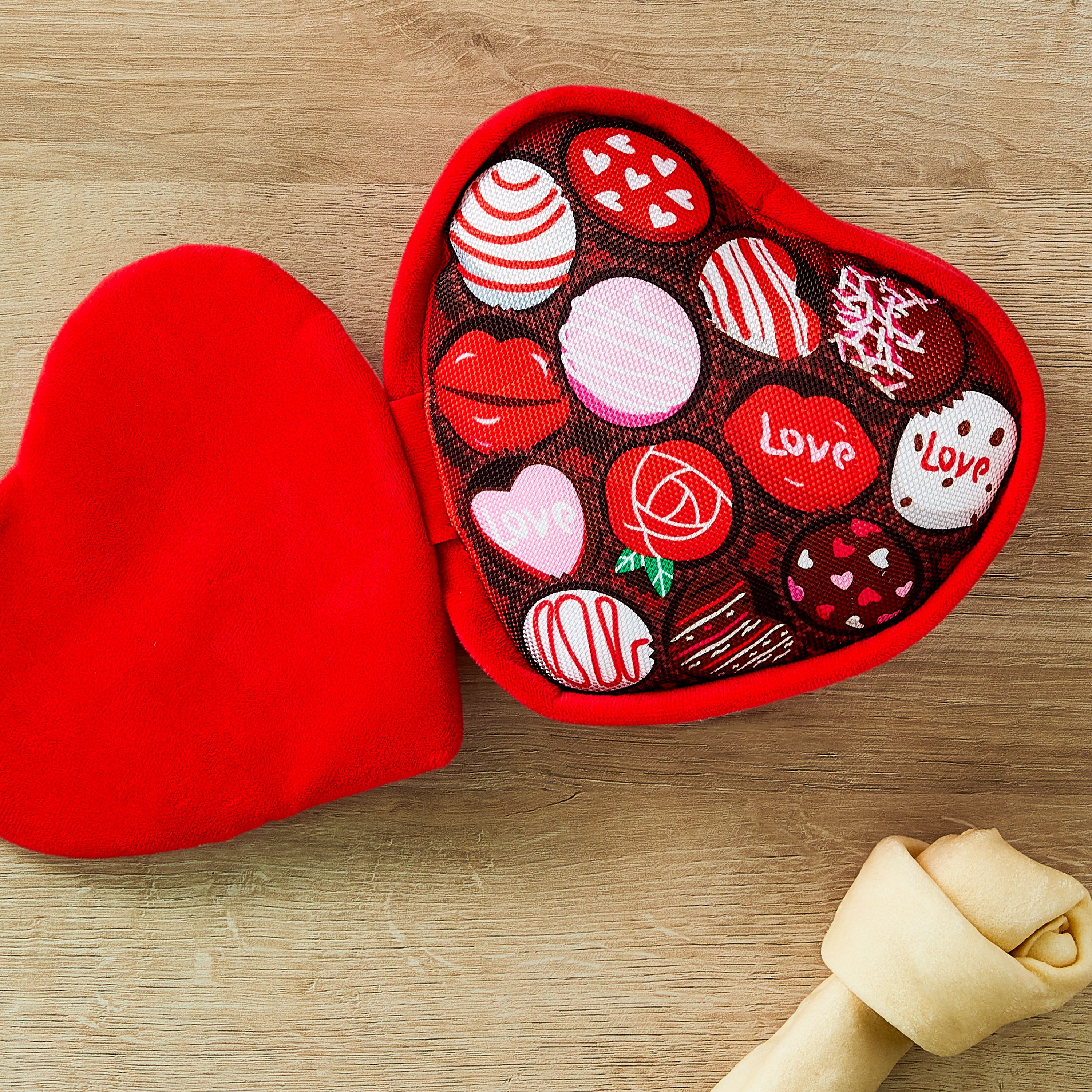 GDC - Girls Don’t Cry Bite Heart chocolate box Girls Don't Cry Bite Heart chocolate box