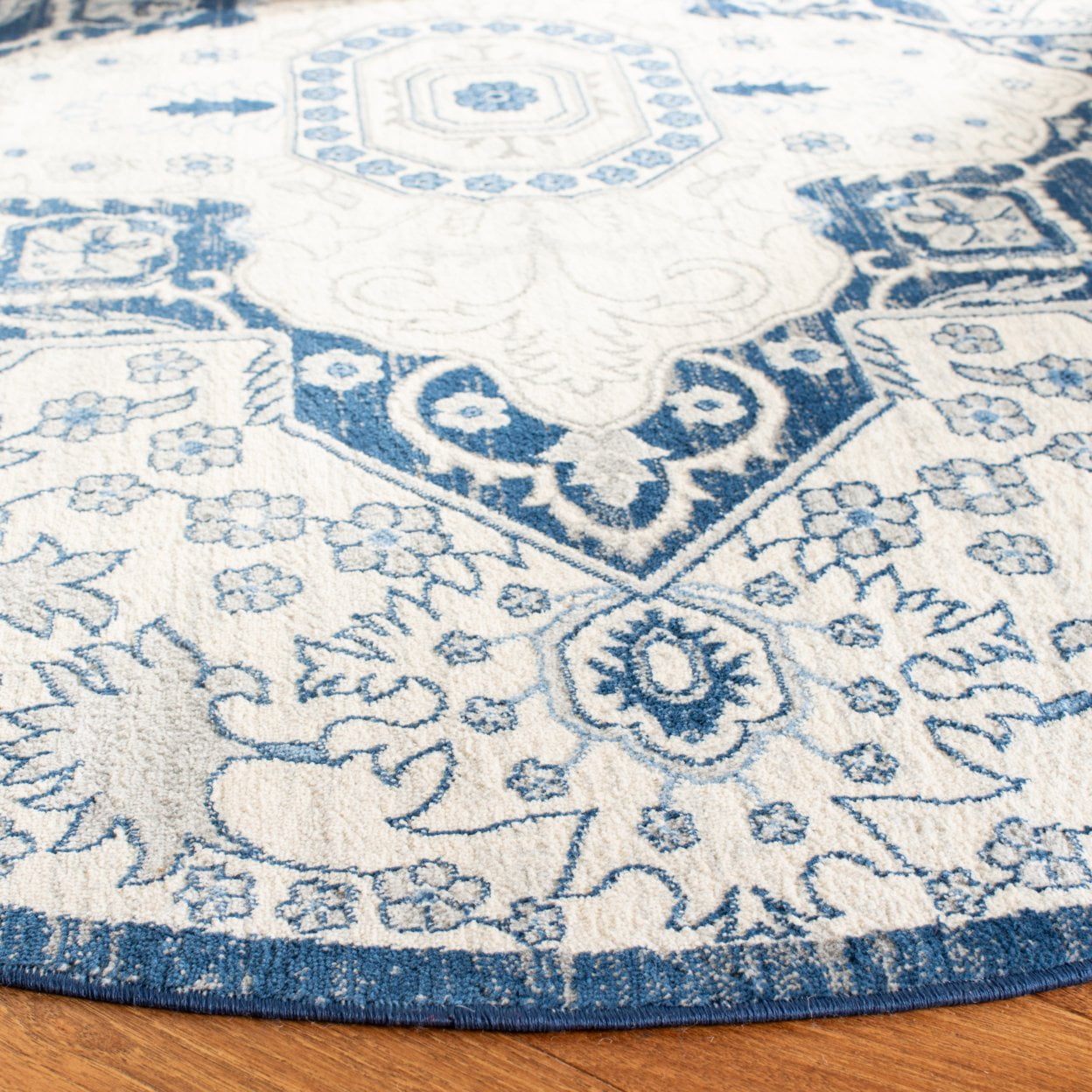 SAFAVIEH Brentwood Trecia Oriental Area Rug, Cream/Blue, 5'3" x 7'6"