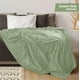 thumbnail image 2 of Cama polar Blanket Utopia, tamaño queen, color verde salvia, 300 g/m², 2 of 9