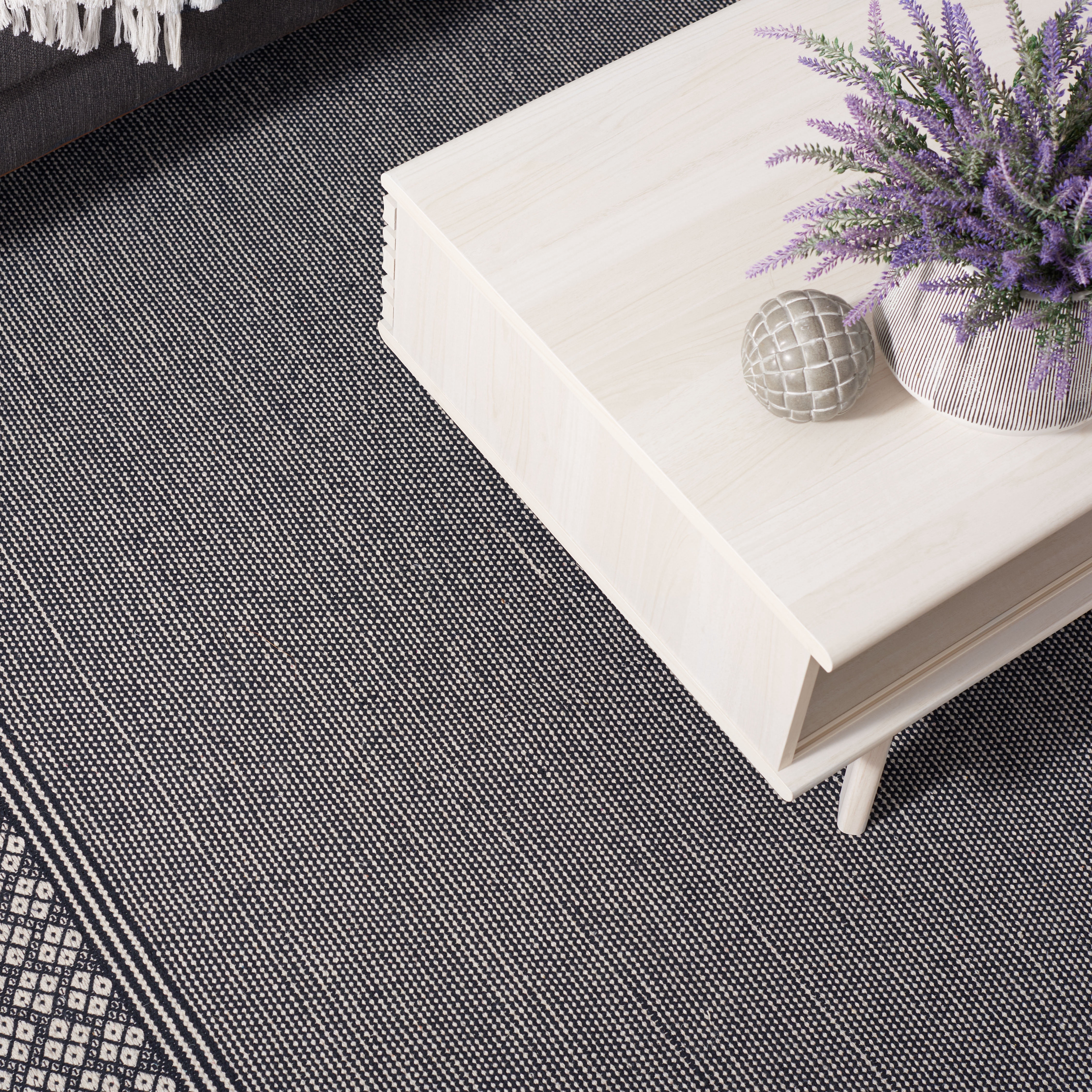 SAFAVIEH Montauk Topher Solid Cotton Area Rug, Black/Ivory, 8' x 10'