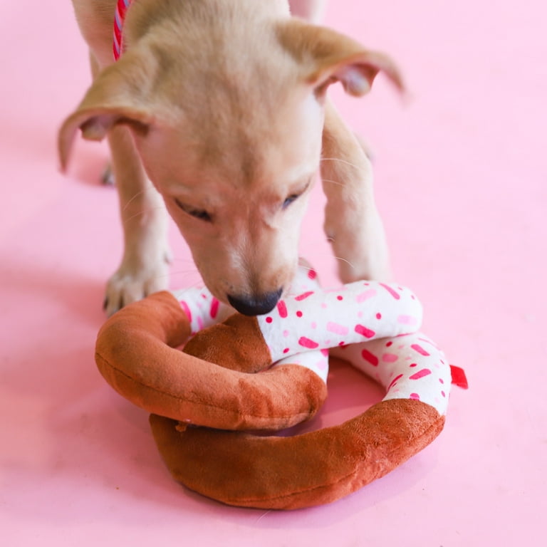 Pretzel dog hotsell chew toy