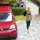 thumbnail image 3 of Mini 1:64 Diorama de personaje pintado Figura deportiva Muñeca Carretera Edificio Escenario equipaje hombre gris, 3 of 9