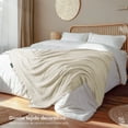 thumbnail image 5 of Manta Tejida Dreamlab, Frazada Decorativa para Pie de Cama o Sofá, Throw Blanket de Punto Grueso, Manta Elegante, Ligera y Acogedora, Color Almendra, 5 of 5