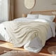 thumbnail image 5 of Manta Tejida Dreamlab, Frazada Decorativa para Pie de Cama o Sofá, Throw Blanket de Punto Grueso, Manta Elegante, Ligera y Acogedora, Color Almendra, 5 of 5