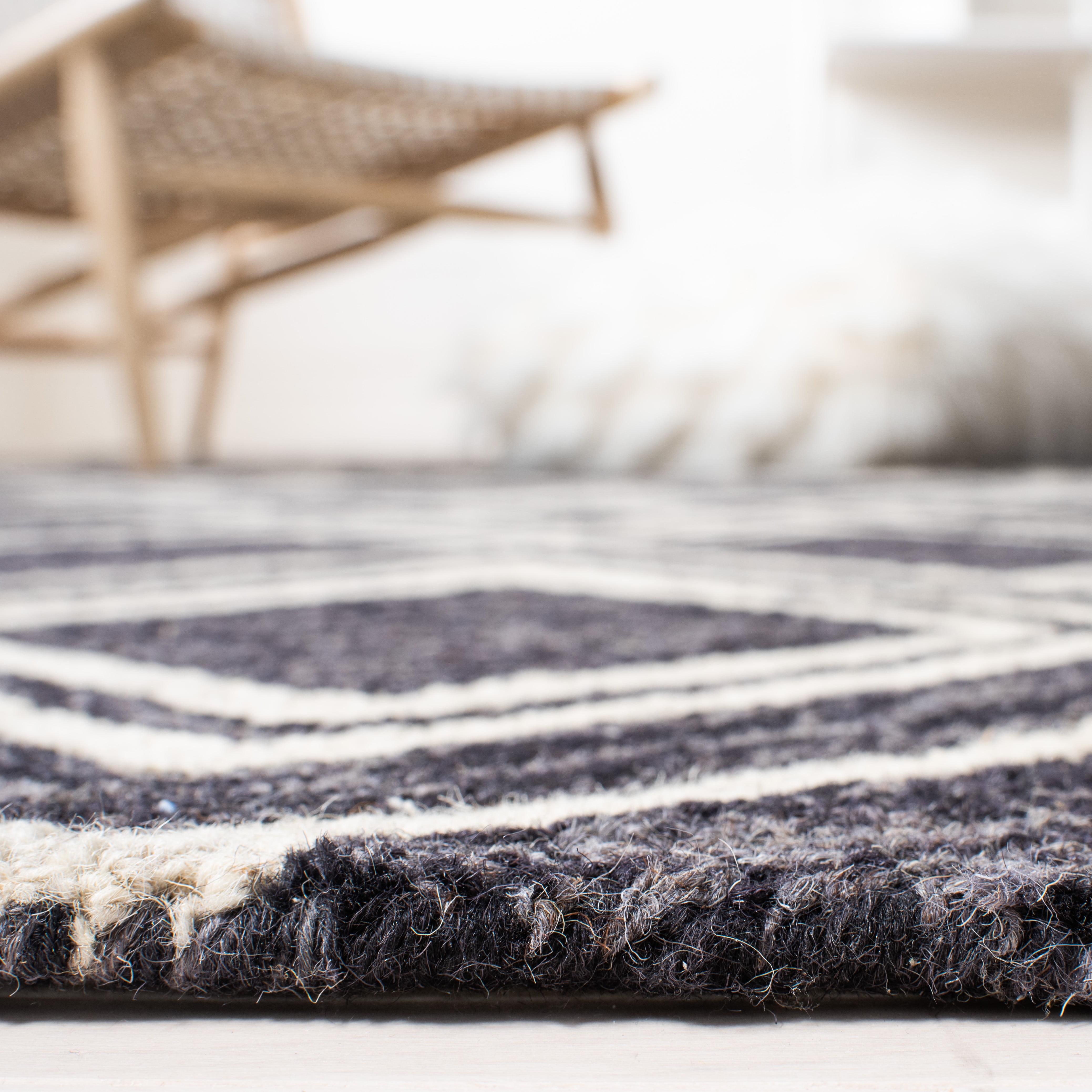 SAFAVIEH Micro-Loop Floral Geometric Wool Area Rug, Charcoal/Ivory, 4' x 6'