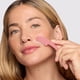 thumbnail image 2 of Set de maquinillas de afeitar para uso facial Tweezerman Tea Rose Prep and Plane, 2 of 6