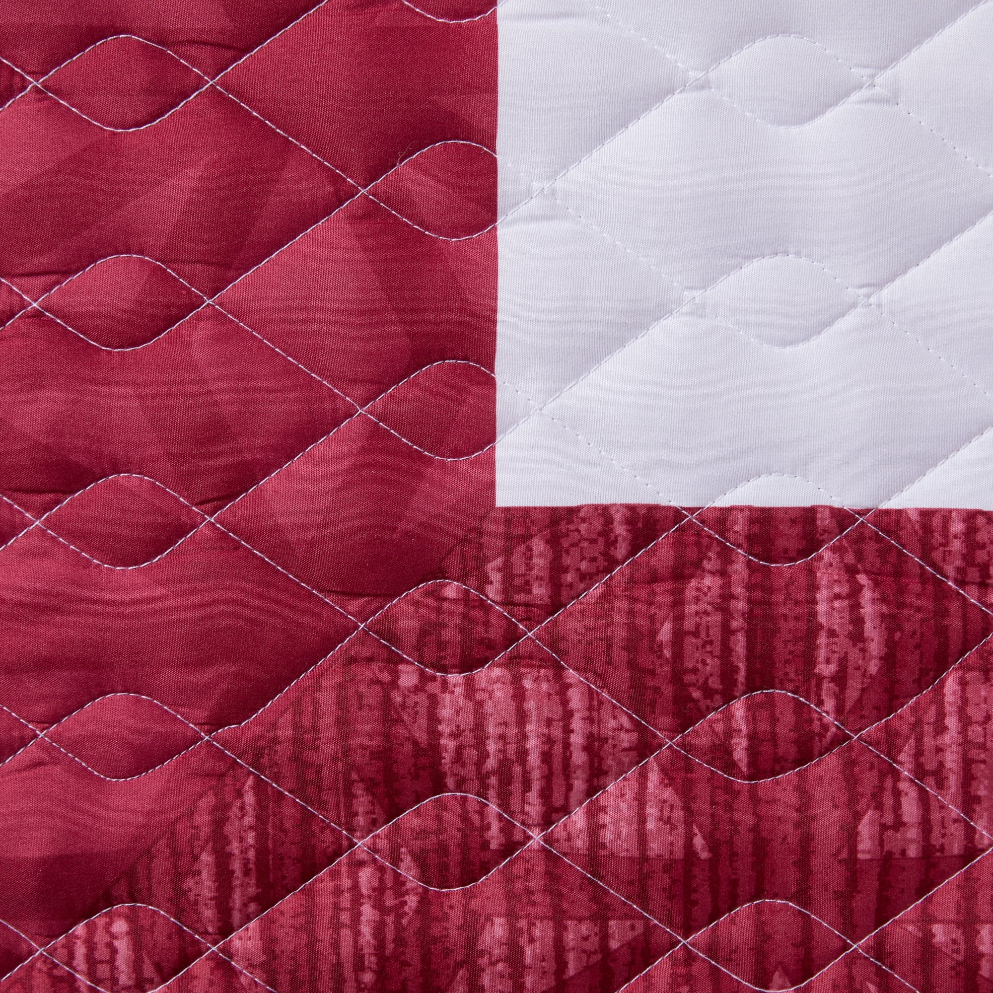 Mainstays Red Brick Star Microfiber Reversible Full/Queen Quilt Lightweight