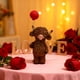 thumbnail image 3 of Decoraciones de San Valentín, adornos de San Valentín, regalos de San Valentín, figuras de vacas de las Tierras Altas con globos, vacas de resina sentadas y de pie con globos de aluminio en forma de c, 3 of 6