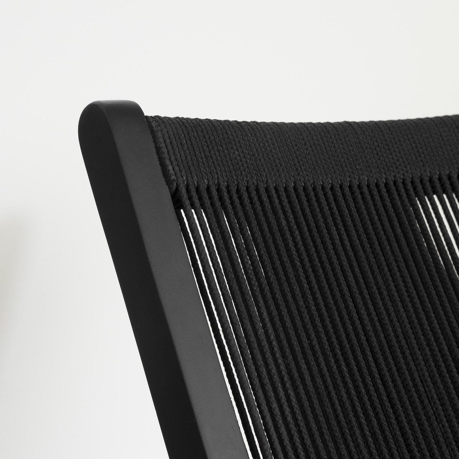 Fauteuil en bois et corde de la collection Balka South Shore