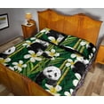 thumbnail image 4 of Colcha con estampado de flores de bambú Panda, 4 of 5