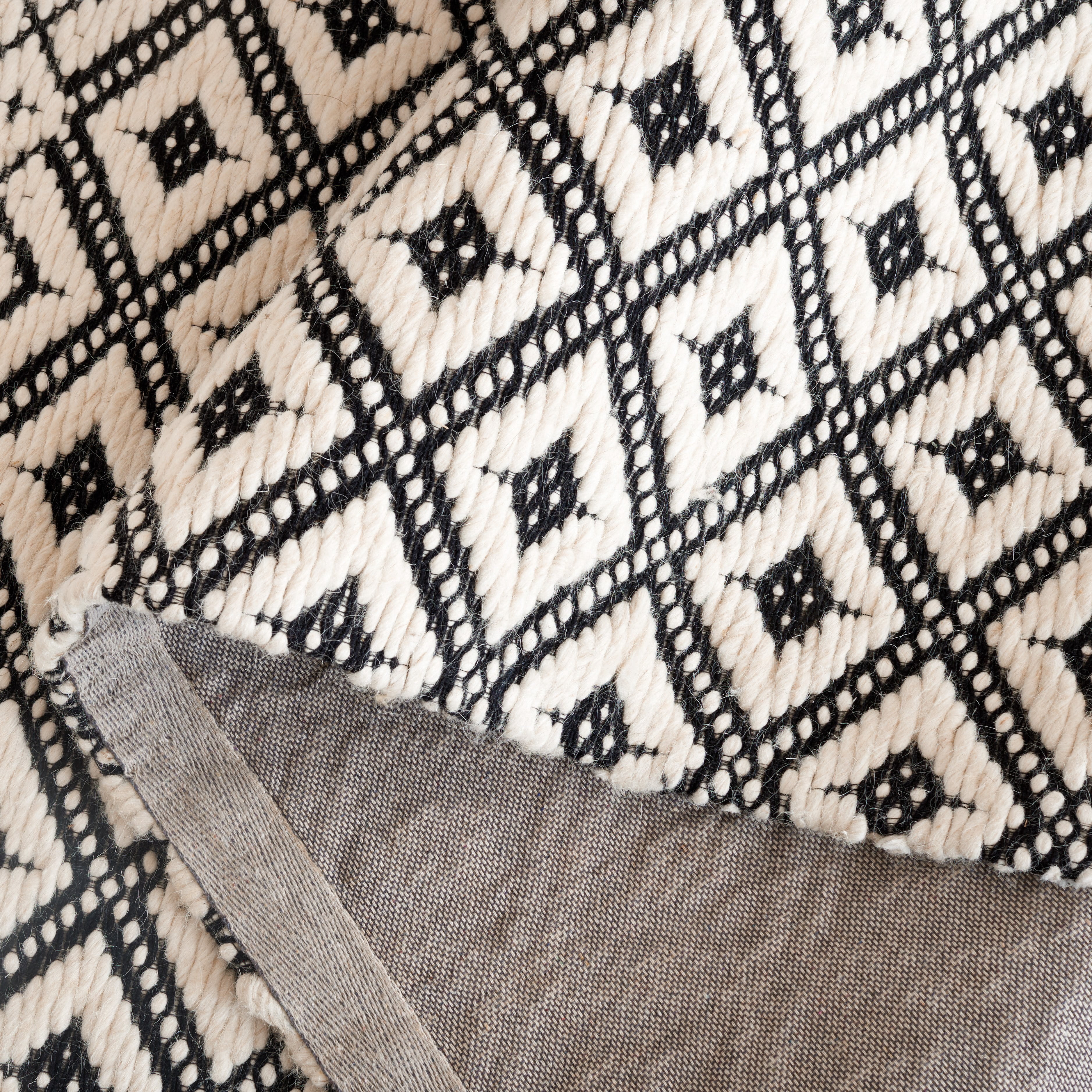 SAFAVIEH Marbella Mervyn Diamond Runner Rug, Black/Ivory, 2'6" x 8'