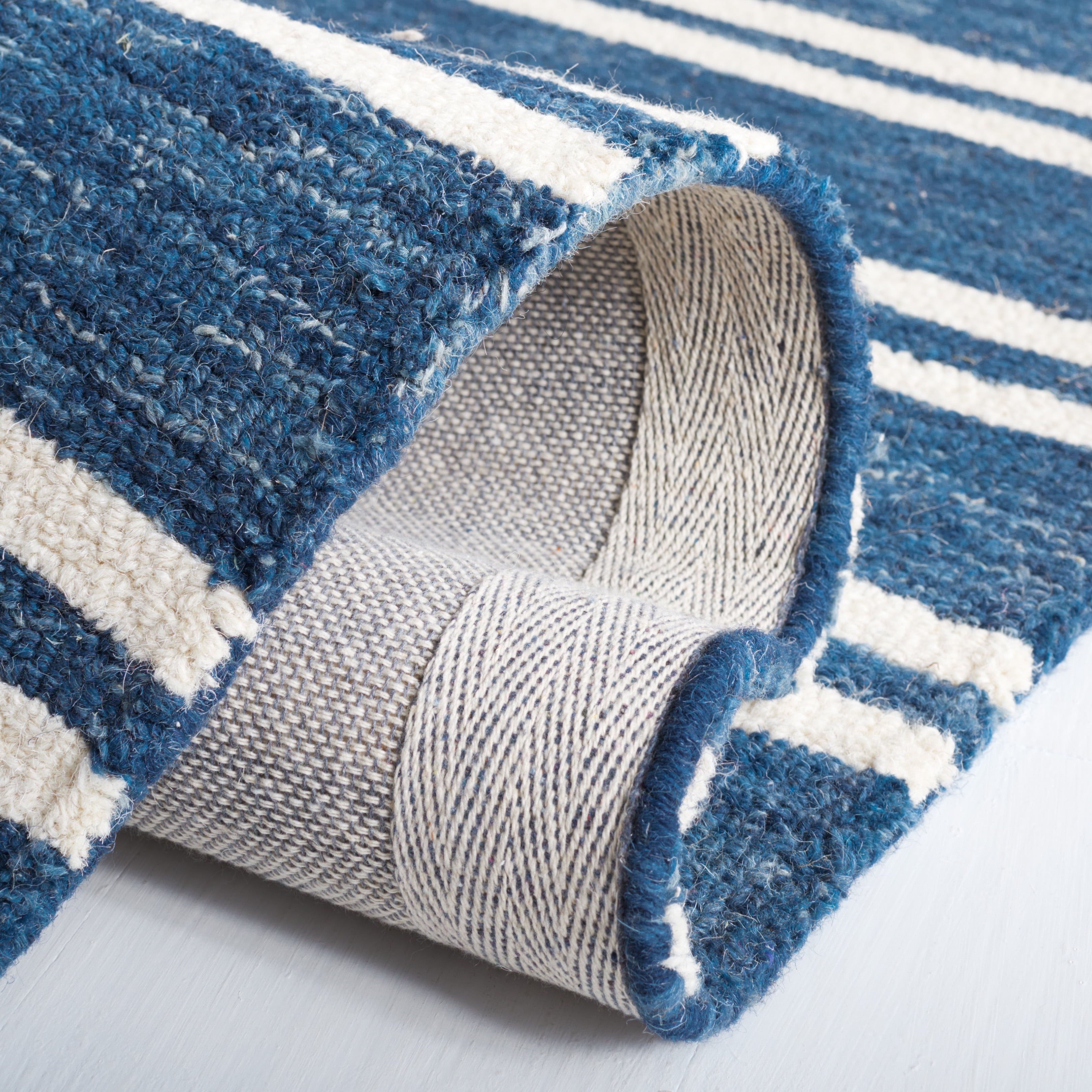 SAFAVIEH Metro Joaquin Striped Area Rug, Blue/Ivory, 6' x 6' Square