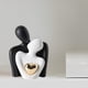 thumbnail image 5 of Figura de cerámica de pareja abrazándose | Estatua abstracta de amor en forma de corazón para decoración del hogar | Regalo de San Valentín o aniversario de bodas | Adorno para repisa de estantería, 5 of 6