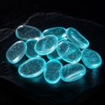 thumbnail image 4 of Guijarros en forma de estrella que brillan en la oscuridad, 300 piezas de piedras plásticas transparentes luminosas para decoración de jardines y acuarios, 4 of 7