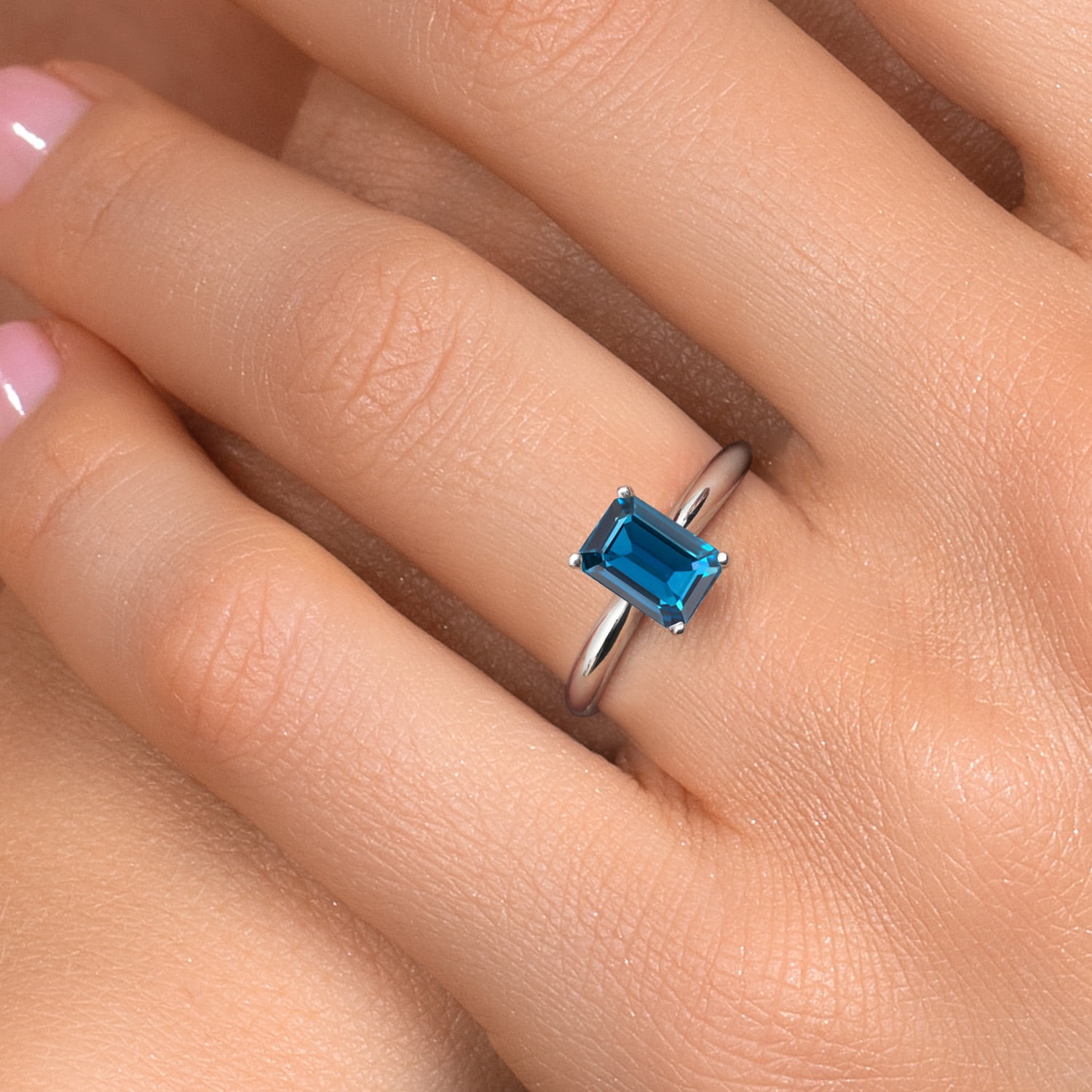 Gem Stone King 14K White Gold London Blue Topaz Solitaire Engagement Ring for Women | 1.98 Cttw | Emerald Cut 8X6MM | Gemstone November Birthstone | Size 7