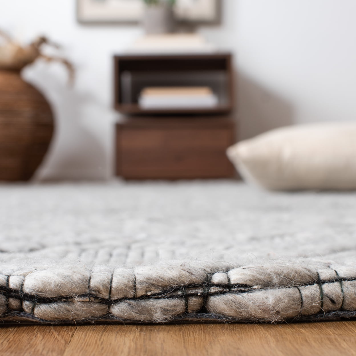 SAFAVIEH Marbella Ifrit Diamond Area Rug, Light Grey/Black, 4' x 6'