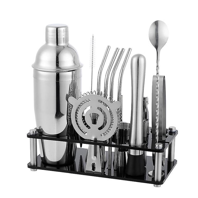 kit profesional para hacer cócteles y caja personalizable, regalos mujer hombre accesorio bartender bar set a mojito20uds juego de coctelería en acero inoxidable sobre base acrílica negra: coctelera con tapa, colador Hawthorne, cucharilla mezcladora, 4 pitillos curvos, cepillo de limpieza, muddler y abrebotellas en vista frontal. También usado a menudo para preparar y organizar herramientas de bar en eventos pequeños.