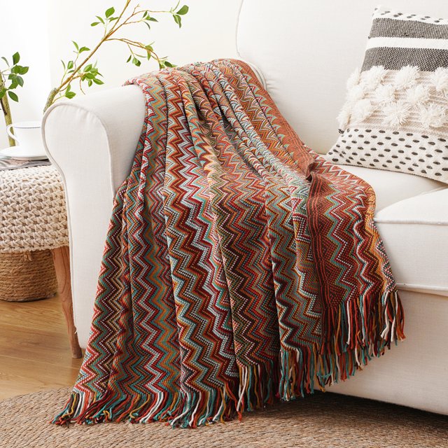 Battilo Couverture Jetée en Tricot Bohème Rouge avec Franges, Super Douce, Rayée et Ondulée, Couverture Géométrique pour Canapé, Sofa, Lit, Chaise 60 Pouces x 50 Pouces (Rouge Poussière)