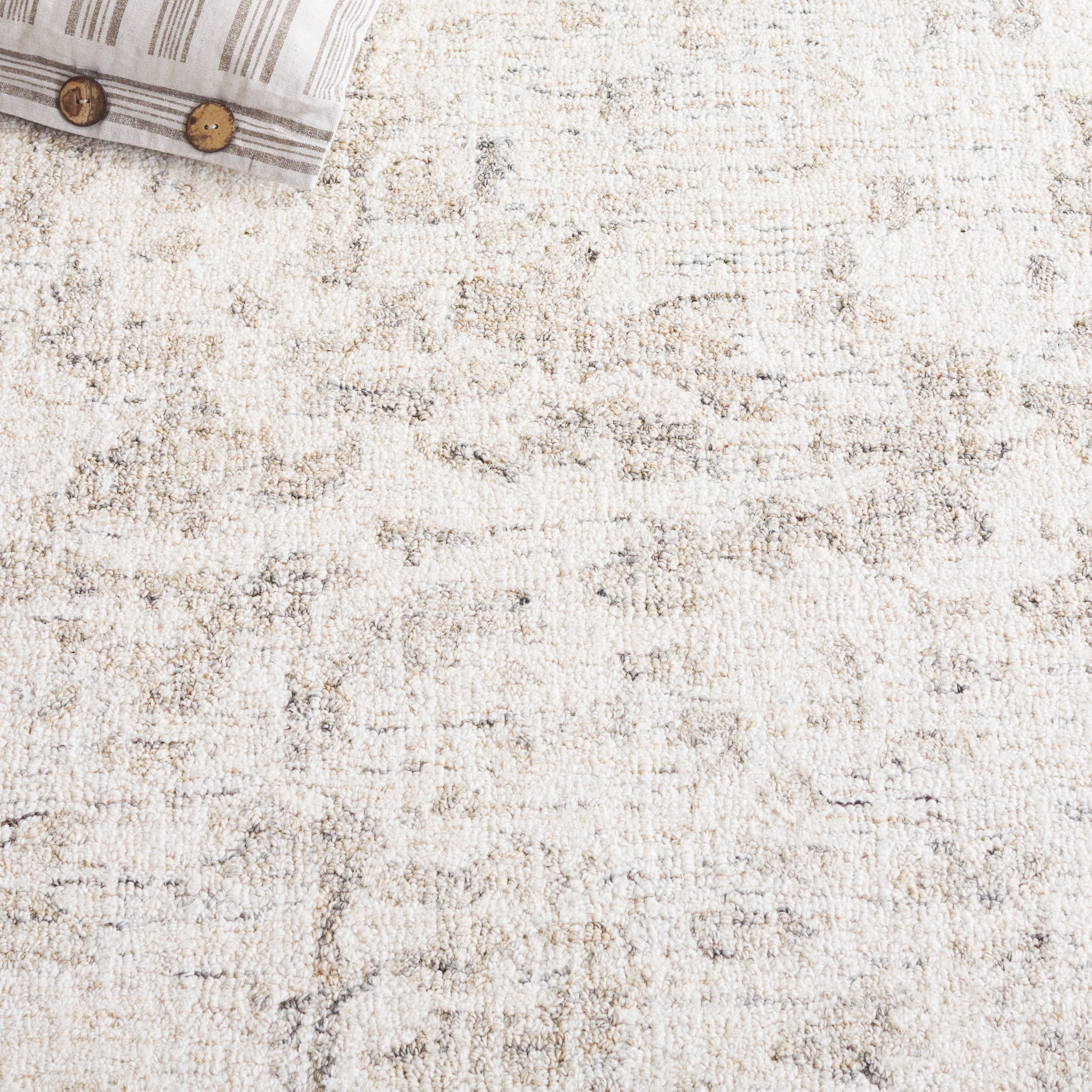 SAFAVIEH Ebony Iacopo Distressed Runner Rug, Ivory/Gray, 2'3" x 9'