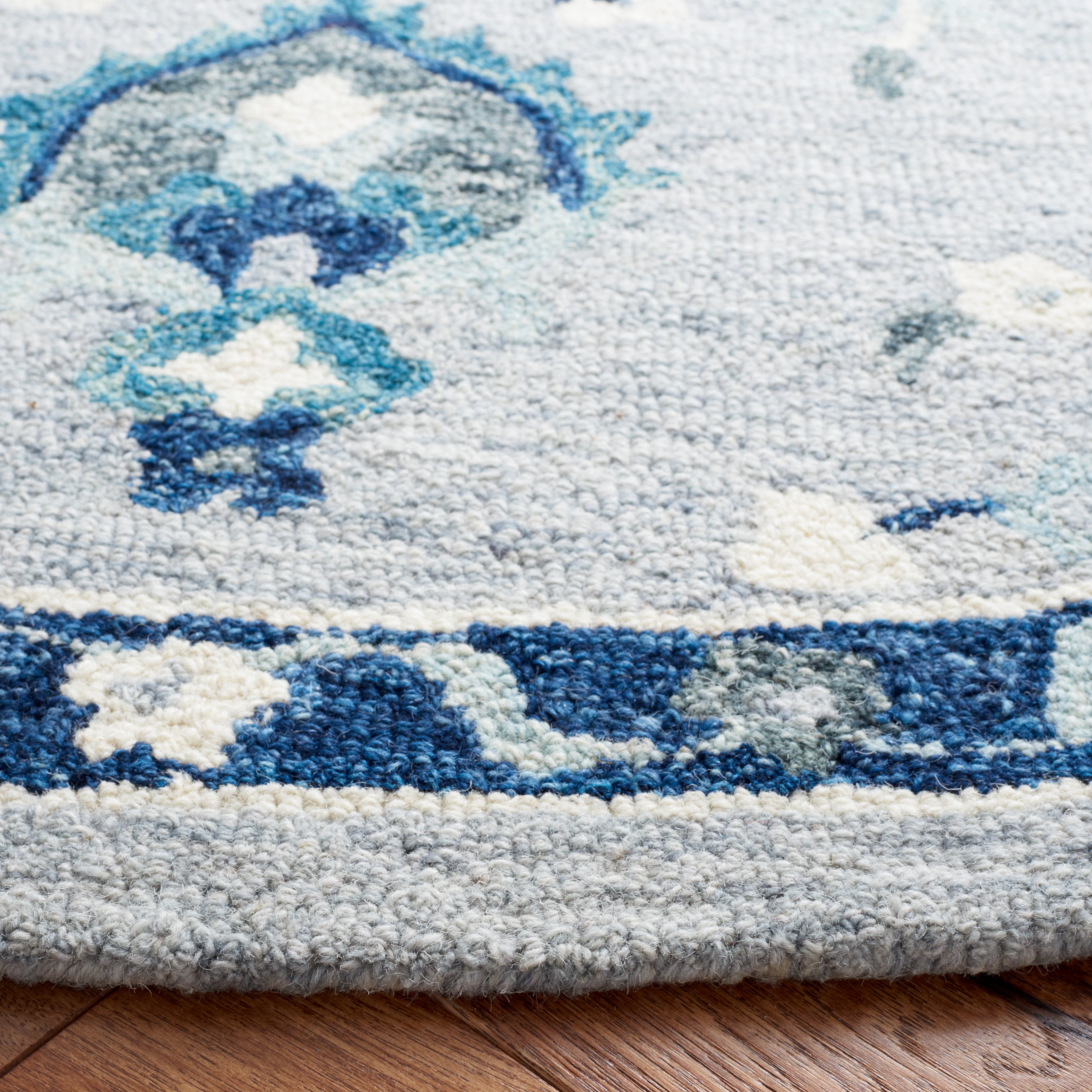 SAFAVIEH Metro Leon Medallion Area Rug, Blue/Ivory, 6' x 6' Round