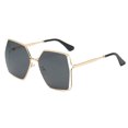thumbnail image 1 of Gafas de sol huecas con borde cruzado, gafas de sol modernas con montura grande, fabricadas en metal, 1 of 5