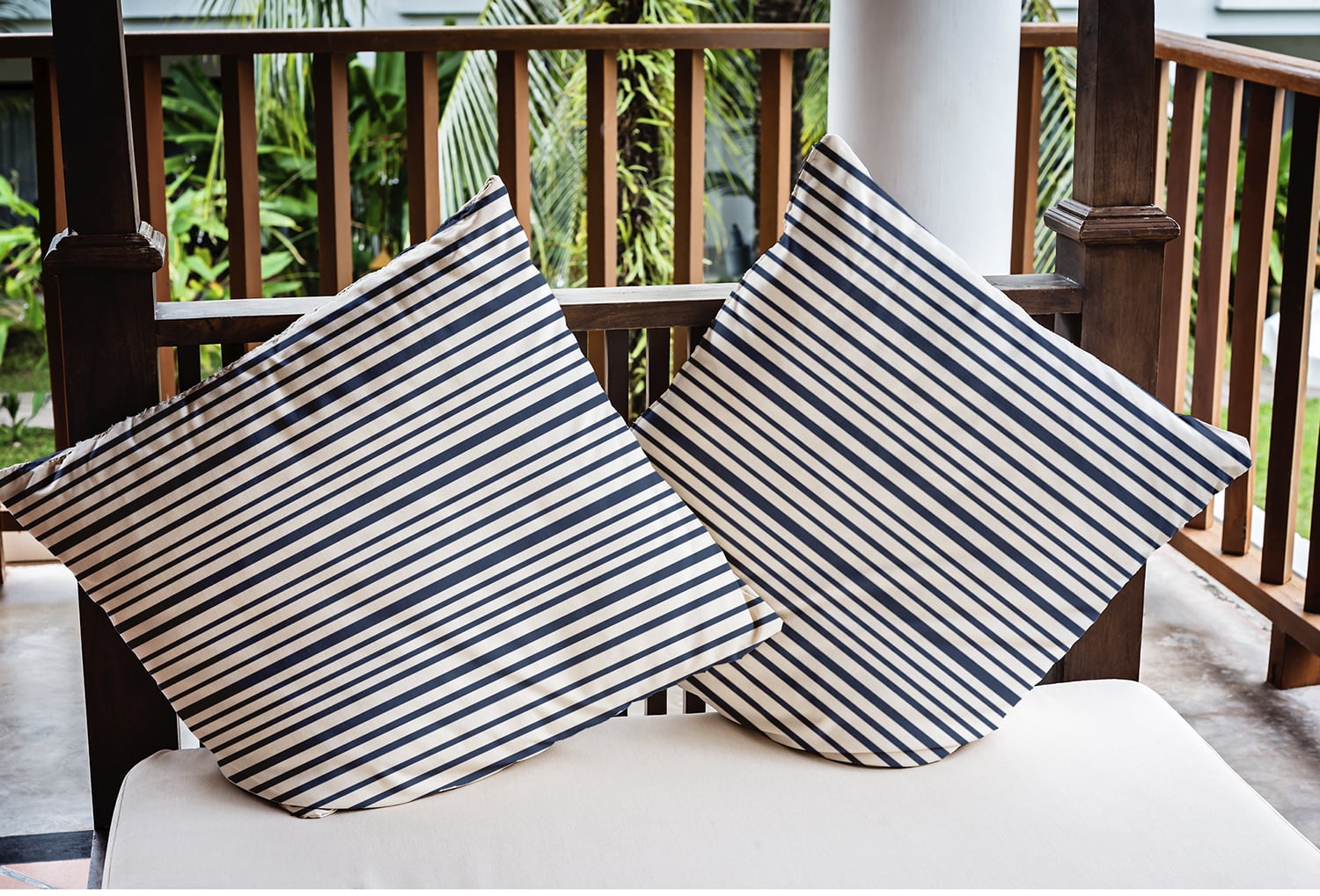 20" x 20" Simply Daisy Loom Lines Polyester Indoor/Outdoor Pillow, Stone Blue Qty 1