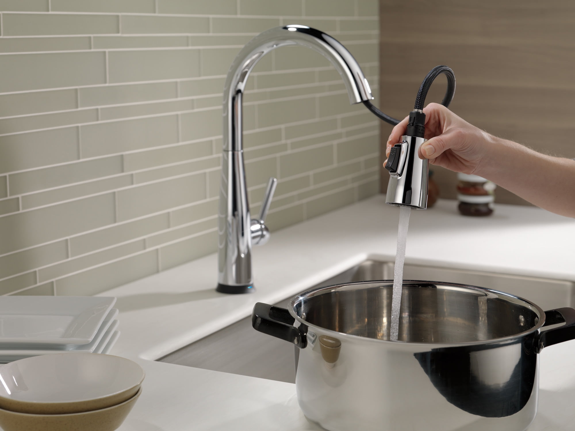 Delta Essa® Single Handle PullDown Kitchen Faucet