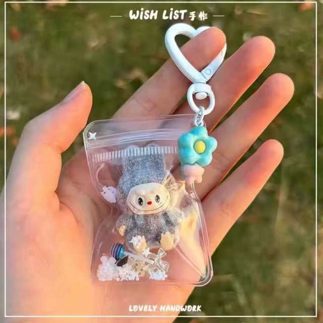 Nuevo Erchuang peluche Mini Labubu escombros vinilo lindo grano bebé bolsa para caminar colgante móvil lindo llavero regalo