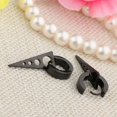 thumbnail image 3 of Pendientes de acero inoxidable para mujer, pendientes colgantes triangulares Negro Hugo Pendientes punk triangulares, 3 of 7