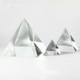thumbnail image 1 of Crystal Pyramid Prism Clear K9 Cristal artificial Cuadrangular Pisapapeles Óptica Experimento científico de bricolaje, construcción sólida, y Soledad Pirámide cuadrangular, 1 of 8
