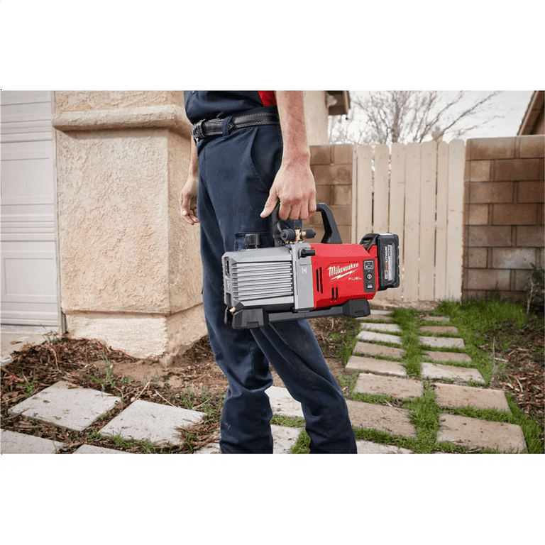 Milwaukee M18 Fuel 5 CFM Cordless Vacuum Pump Kit with Milwaukee M18 Fuel 5 CFM Cordless Vacuum Pump Kit with