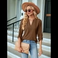 thumbnail image 4 of Blusas Elegantes e Informales para Mujer, Camisetas de 3/4 con Cuello en V y Mangas Enrollables. Color Café L, 4 of 10