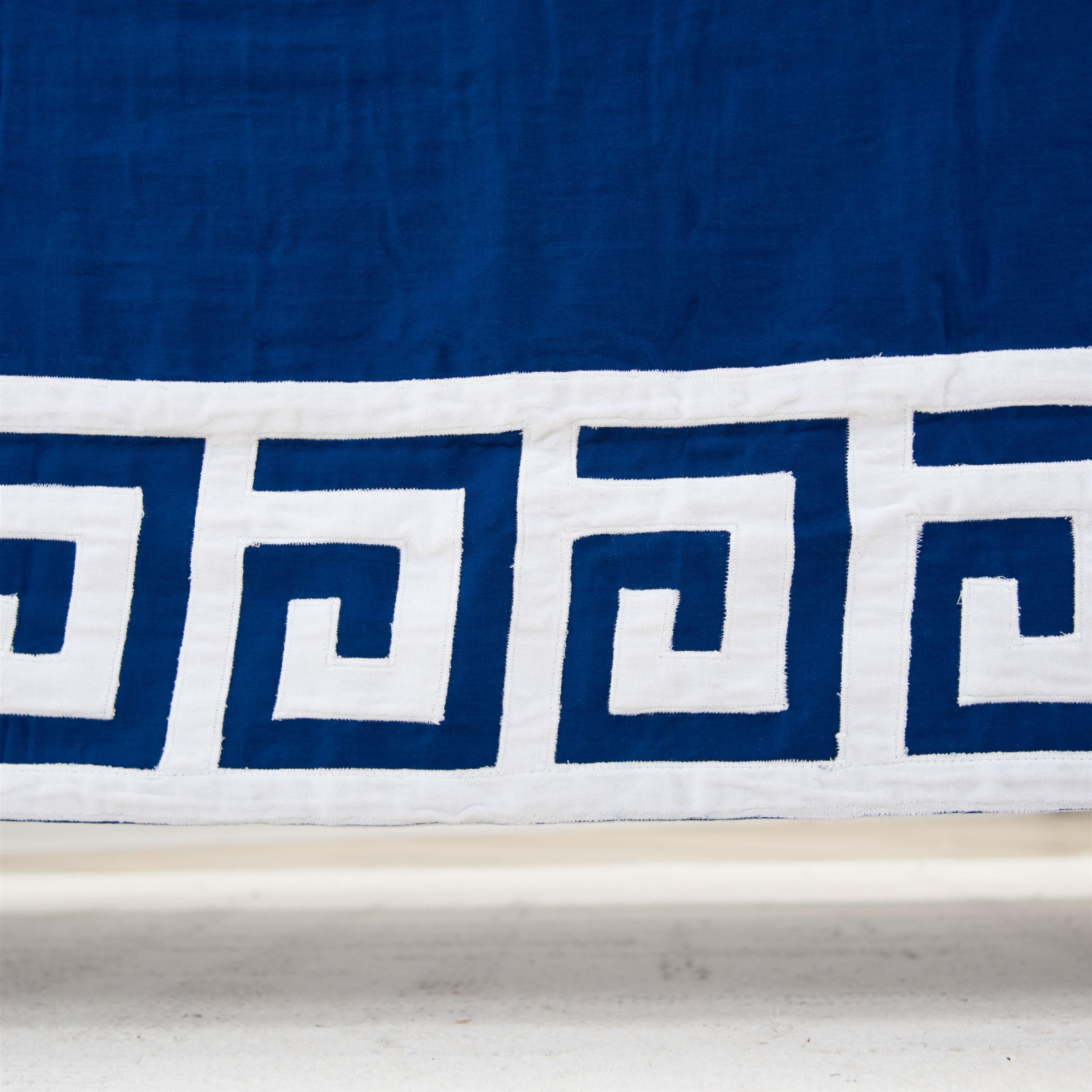 Rizzy Home Adair 26" X 51" Navy/White Greek Key Cotton Crib Skirt