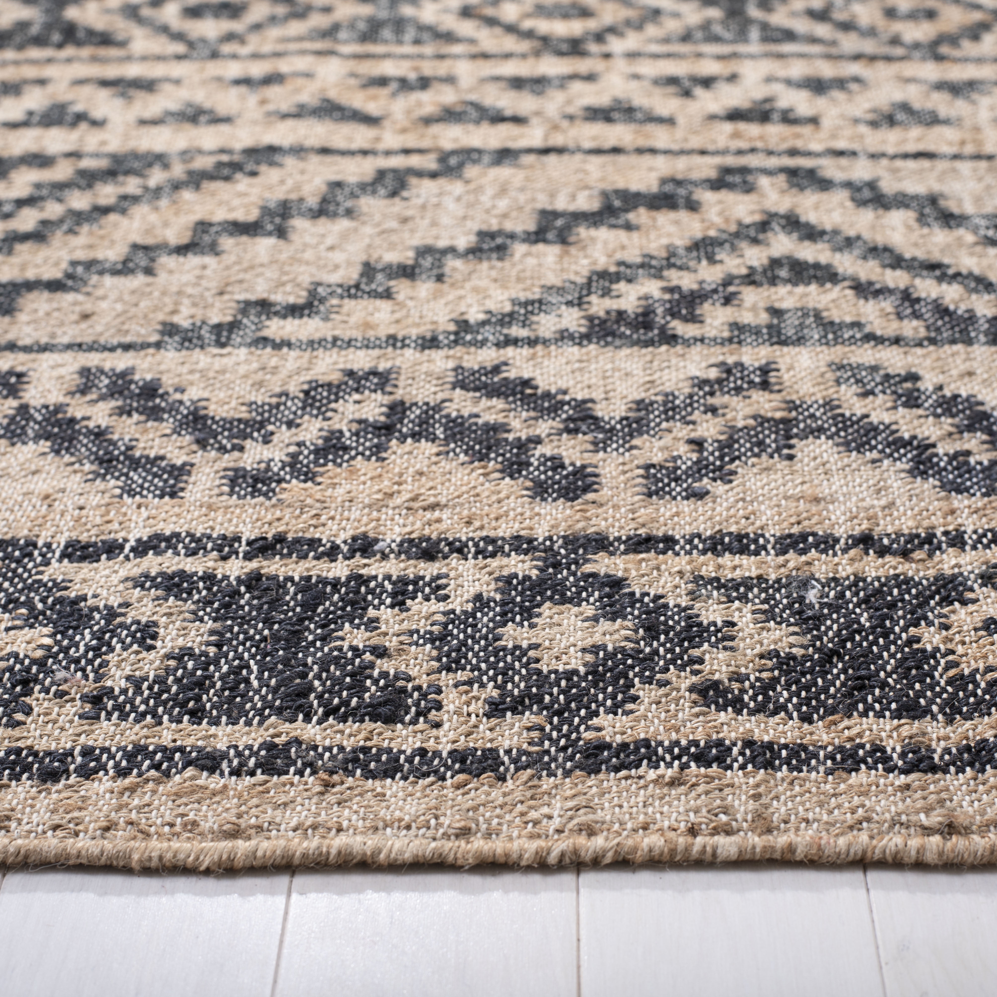 SAFAVIEH Kilim Jaylee Geometric Area Rug, Natural/Charcoal, 5' x 5' Square