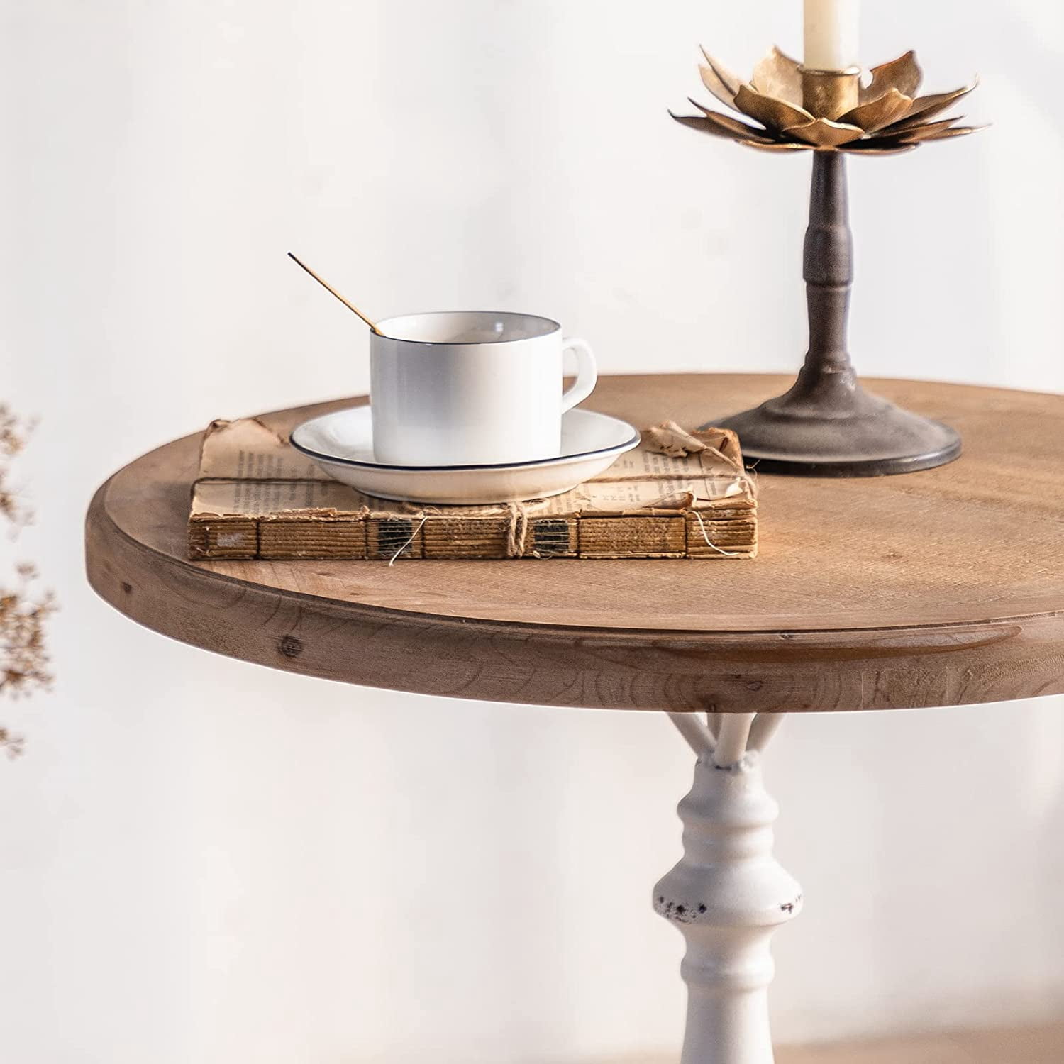 YUIlili Vintage Round Side Table Living Room, Rustic French Country End Table, Farmhouse Round Table Cedar Wood Accent Table for Bedroom, Entryway, Home Decor White