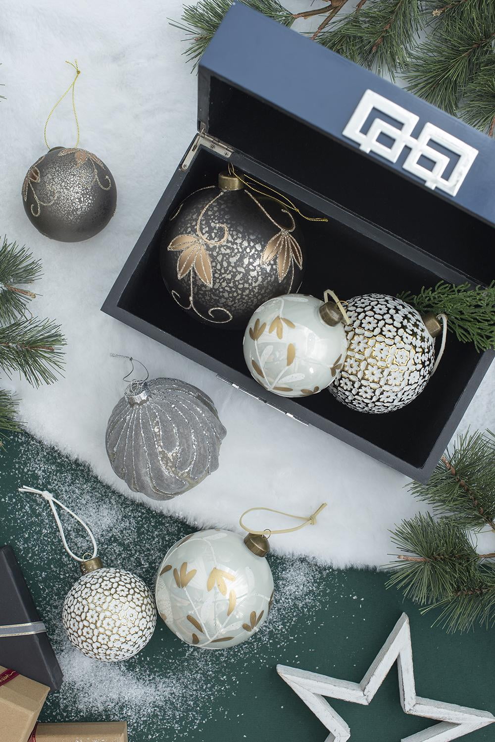Set of 6 Glass Christmas Ball Ornaments with Glitter and Painting Design by Riccardo Tree Decor