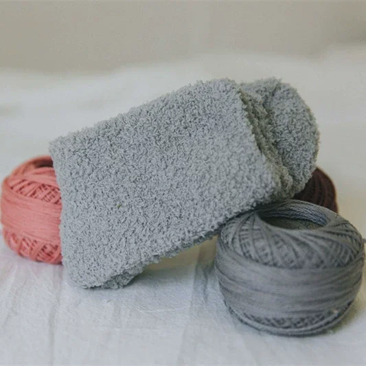 Xiao Hua Pantuflas de felpa cómodas, calcetines cálidos y suaves para dormir en casa en invierno, grises, 3 pares