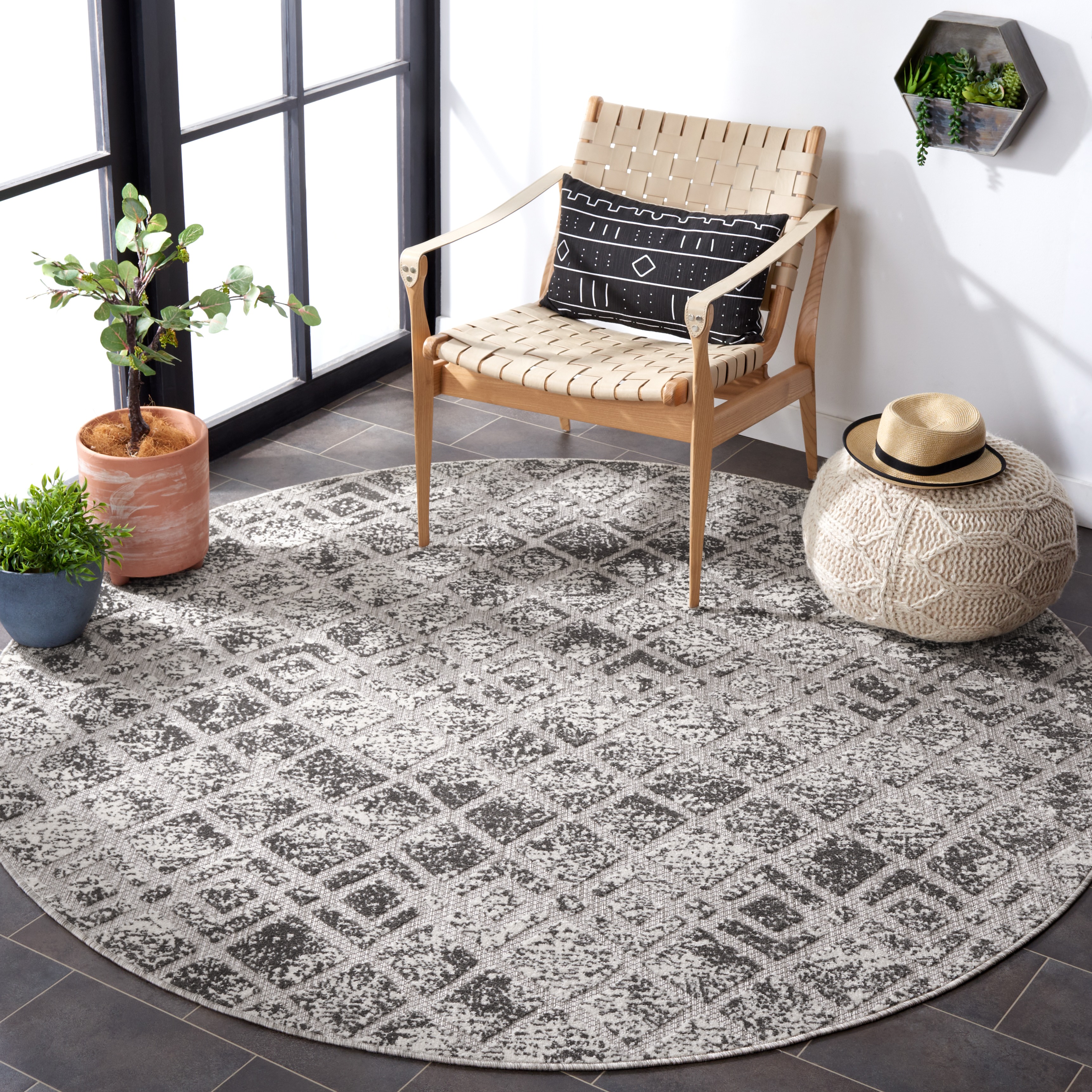 SAFAVIEH Cottage Jytte Geometric Indoor/Outdoor Area Rug, Grey, 6'7" x 6'7" Round