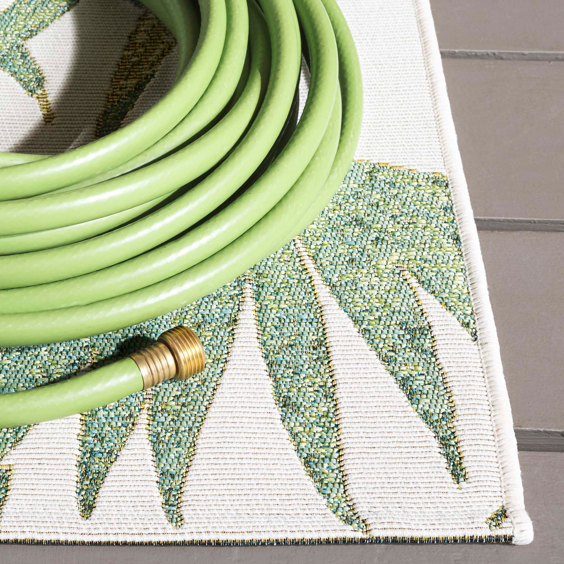 SAFAVIEH Barbados Cahir Botanical Indoor/Outdoor Area Rug, Ivory/Green, 5'3" x 7'6"