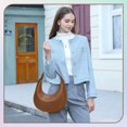 thumbnail image 3 of Bolso de hombro Keyli de piel impermeable, tamaño pequeño, color camel, 3 of 6