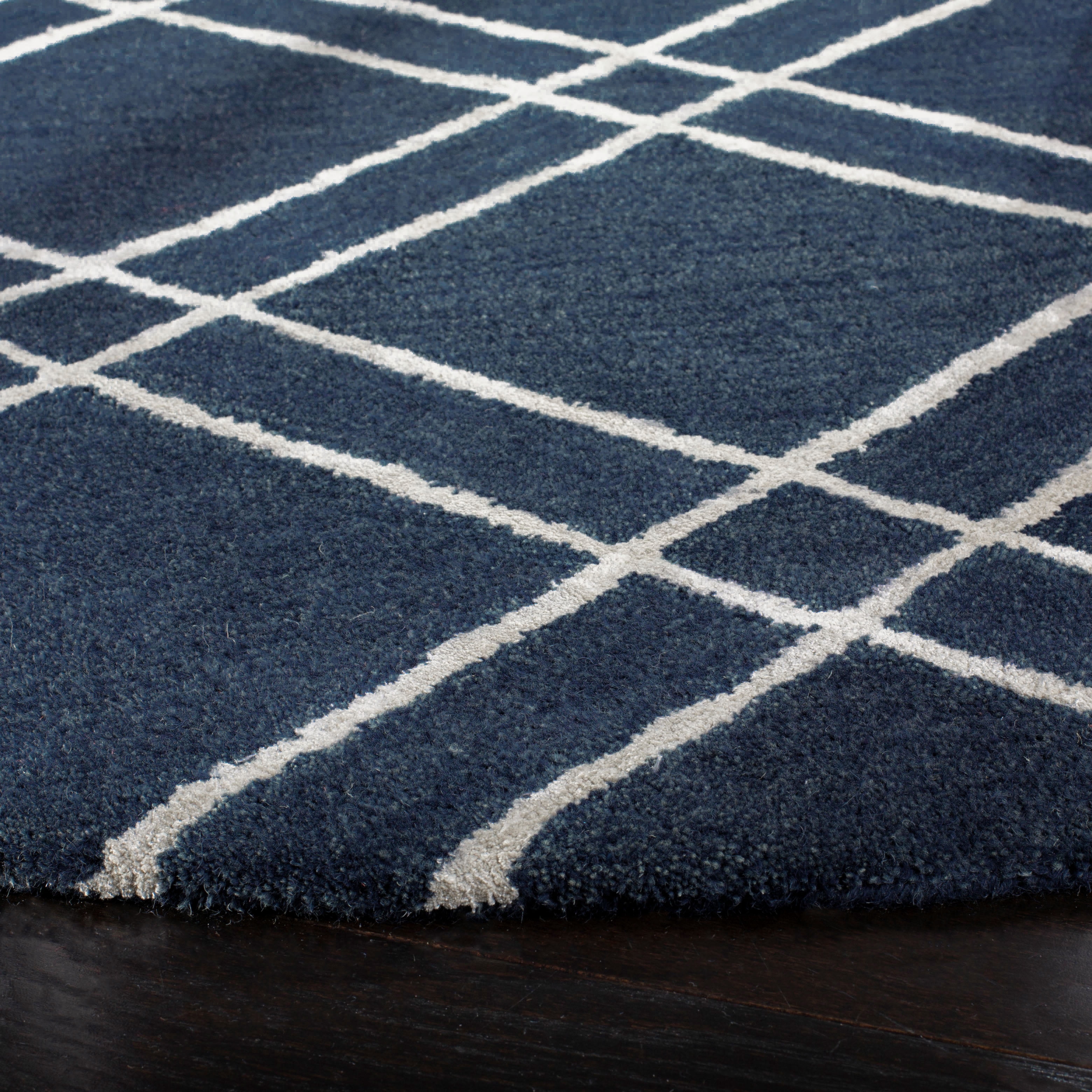 SAFAVIEH Himalaya Maralyn Geometric Wool Area Rug, Navy/Silver, 4' x 4' Round