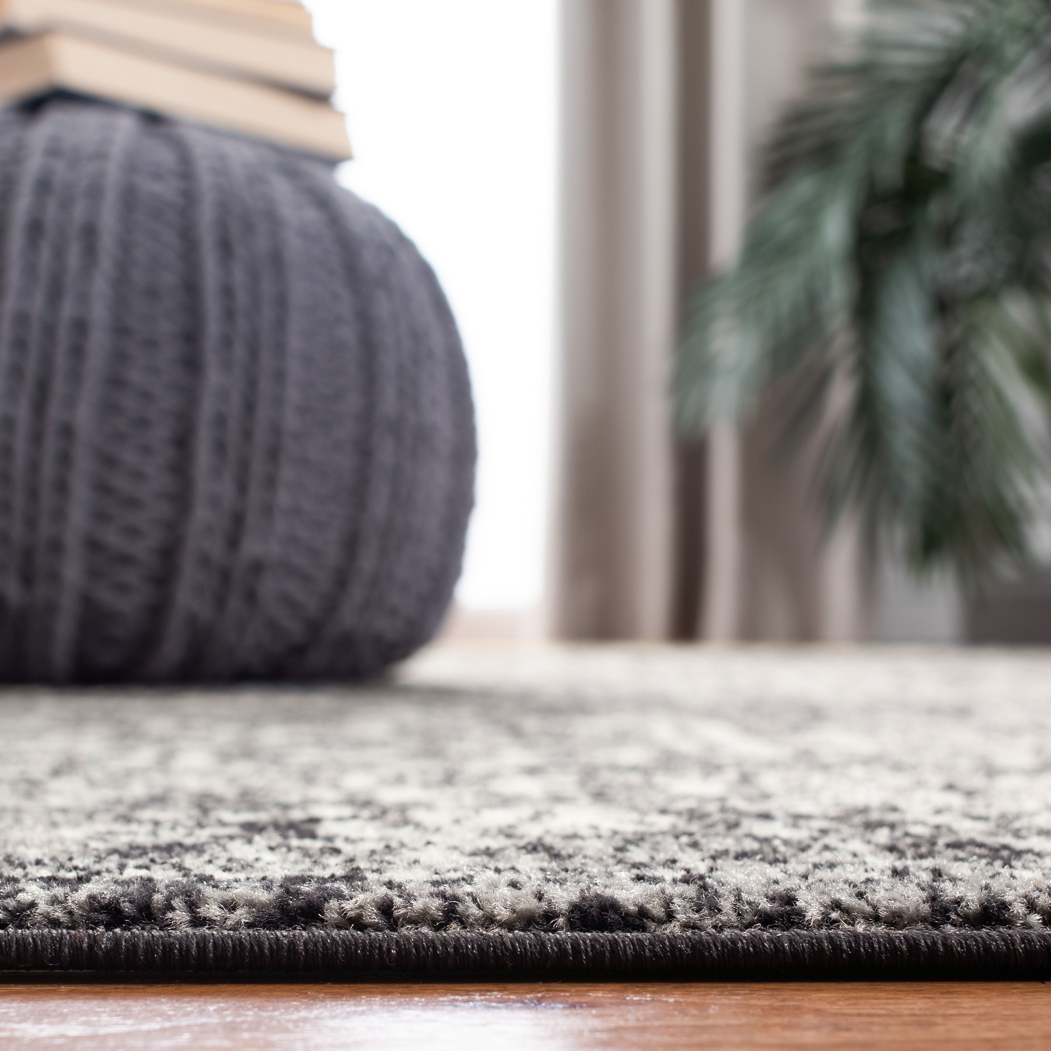 SAFAVIEH Square Rug 5'3" - Evoke Collection - Traditional Design, Black & Grey, Non-Shedding & Easy Cleaning, Ideal for Living Room, Bedroom, Dining Space