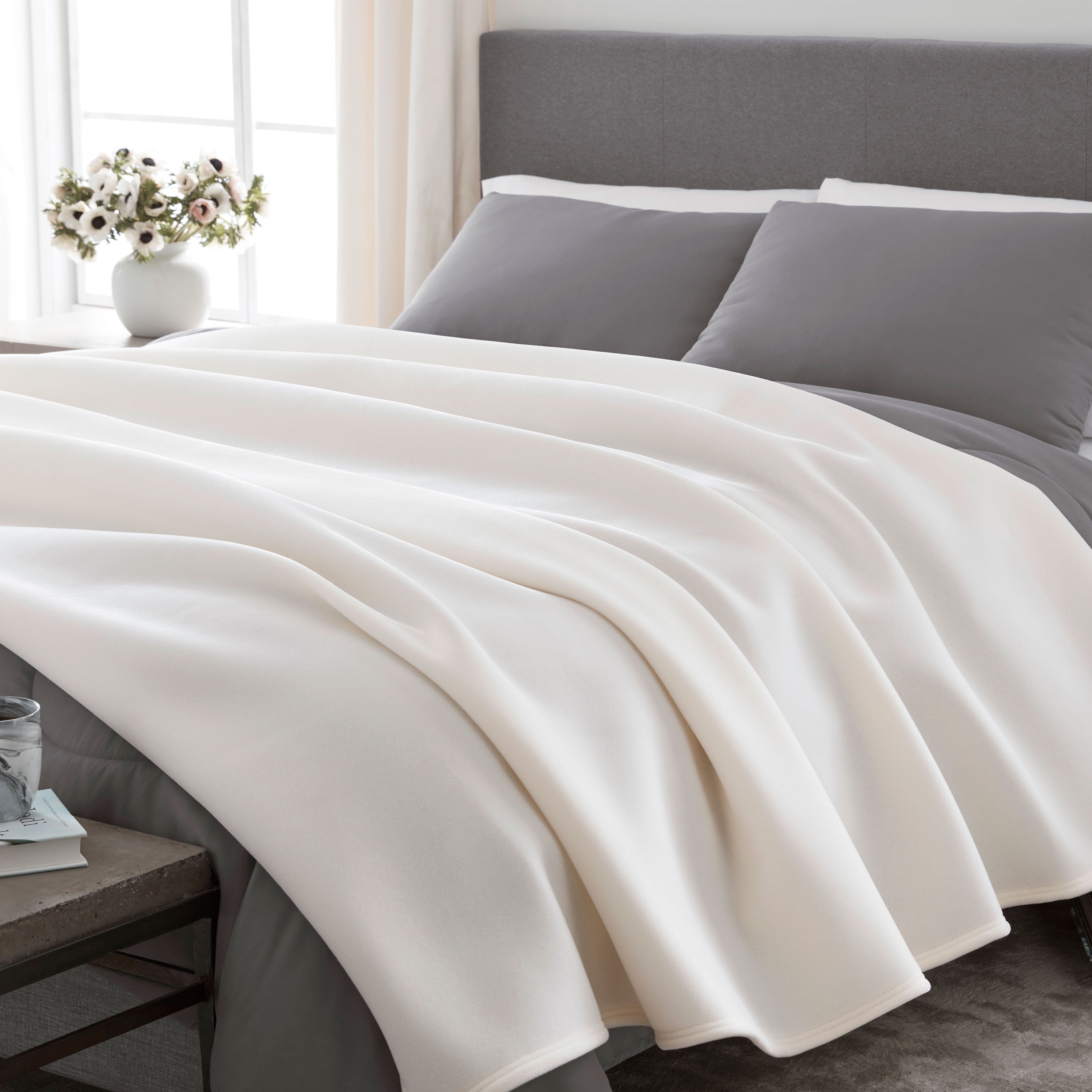 Vellux 1B07039 Original Soft Lightweight Warm Decorative Bed and Couch Throw Blanket OffWhite