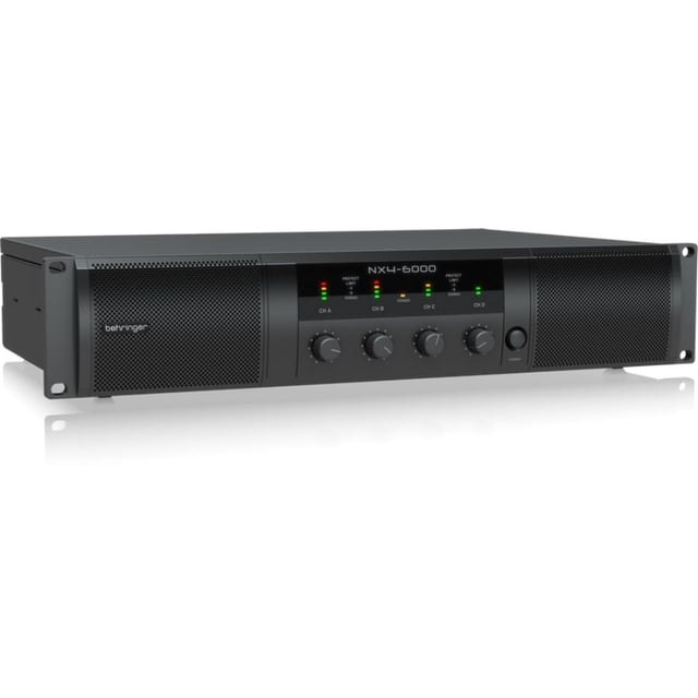 behringer amplificador nx4-6000 4 canales 6000 watts behringer nx46000 vista frontal 3/4 de amplificador rackable negro; carcasa metálica perforada con panel frontal liso, cuatro controles de ganancia detentados, indicadores LED de señal y límite por canal y la inscripción "NX4-6000" en el centro; equipo para PA y refuerzo de sonido, también suele usarse como etapa compacta para giras pequeñas.