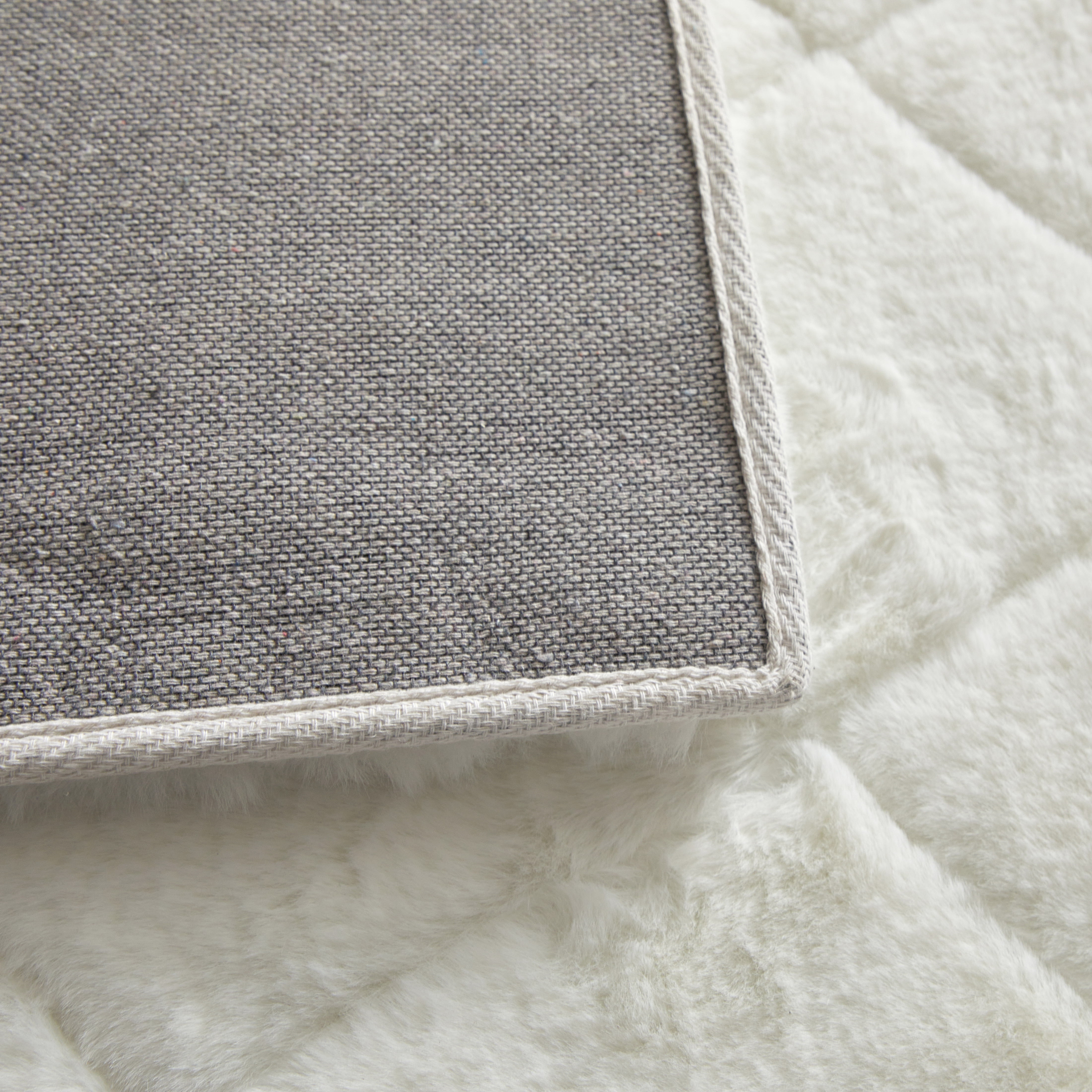 Better Homes & Gardens Diamond Fur Rug For Adults, White, 5'x7'