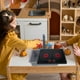 thumbnail image 3 of Juego de cocina infantil: Juego de cocina con grifo, fregadero y cocina de inducción. Efectos de luz y sonido. Juego de rol para niños y niñas. Accesorios., 3 of 8
